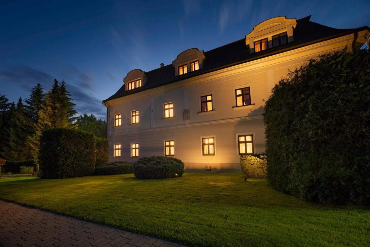 Hotel Villa Necas Жилина Экстерьер фото