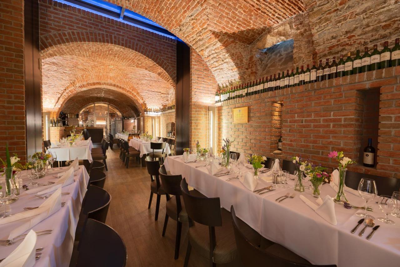 Hotel Villa Necas Жилина Экстерьер фото