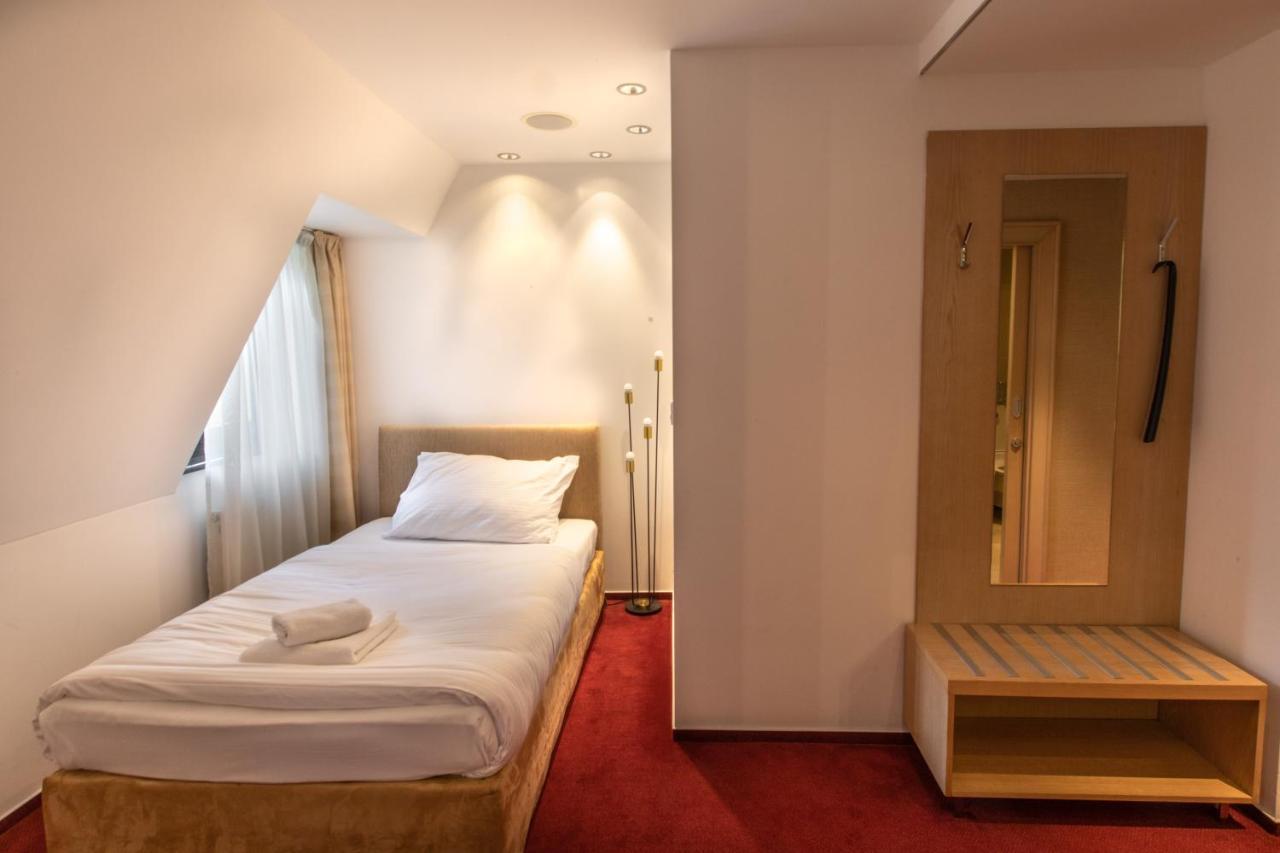 Hotel Villa Necas Жилина Экстерьер фото