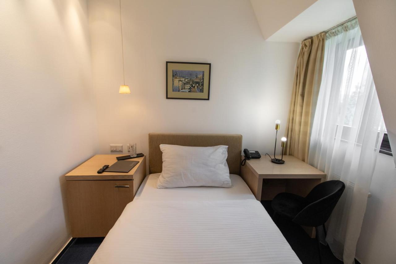 Hotel Villa Necas Жилина Экстерьер фото