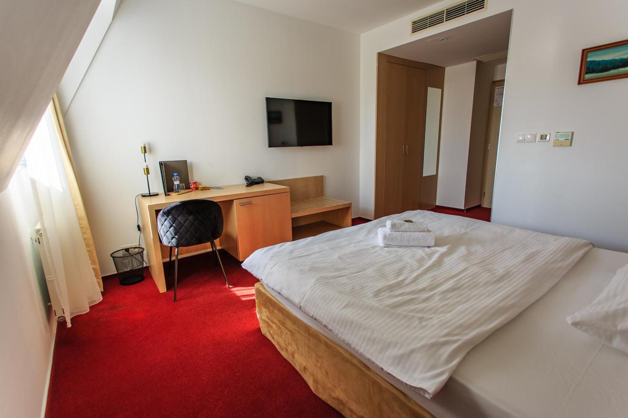 Hotel Villa Necas Жилина Экстерьер фото