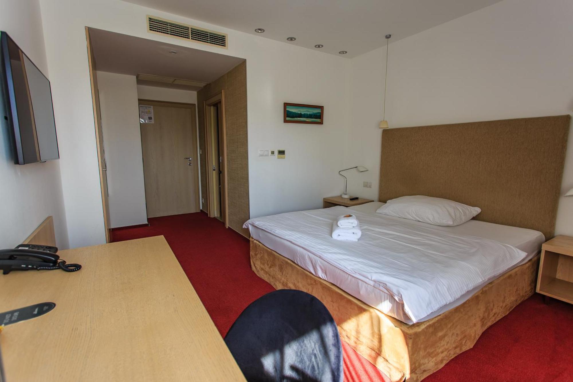 Hotel Villa Necas Жилина Экстерьер фото
