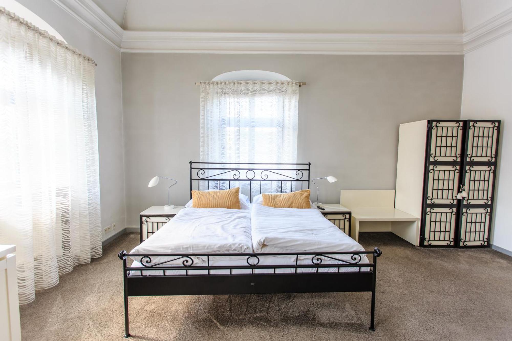 Hotel Villa Necas Жилина Экстерьер фото