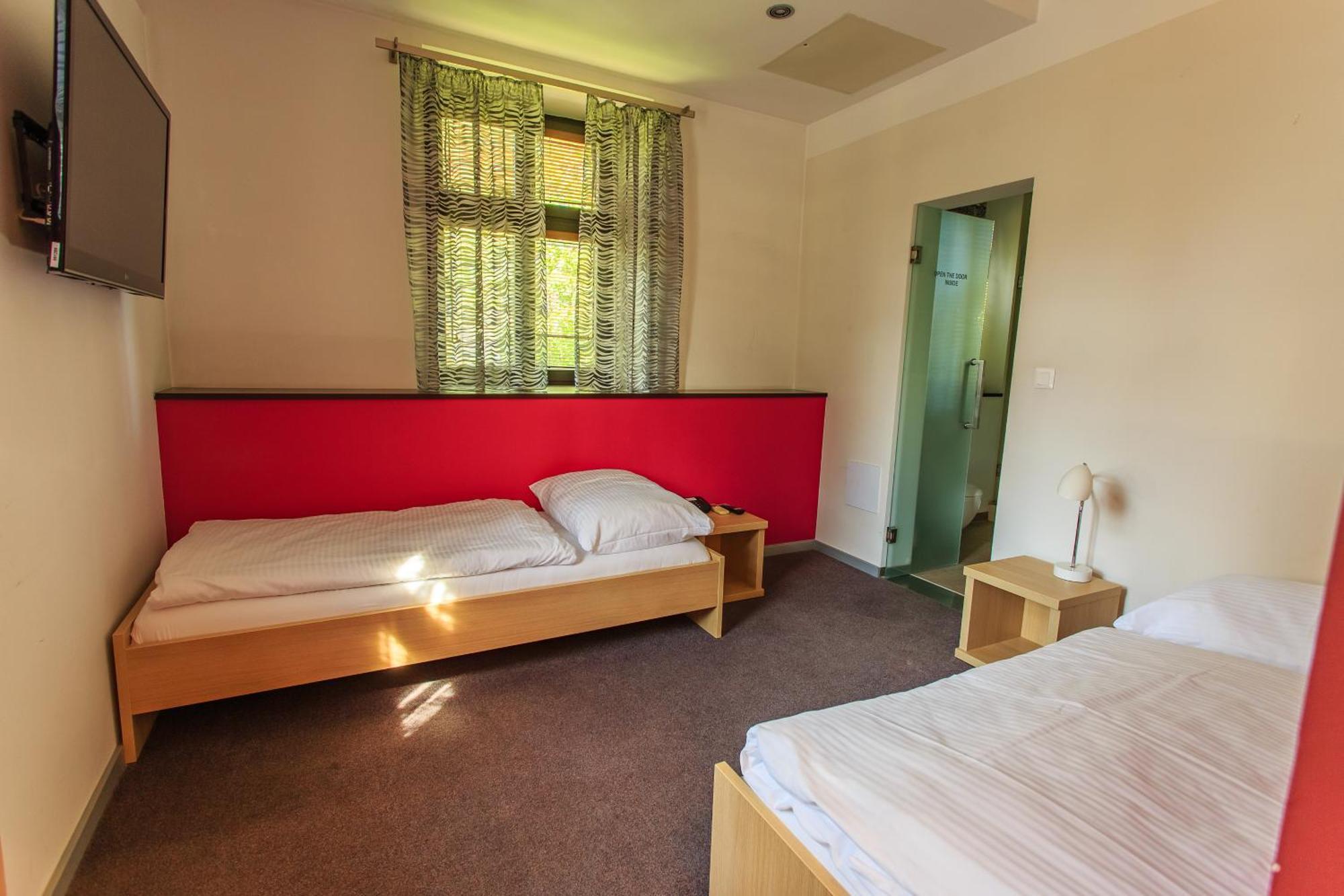 Hotel Villa Necas Жилина Экстерьер фото