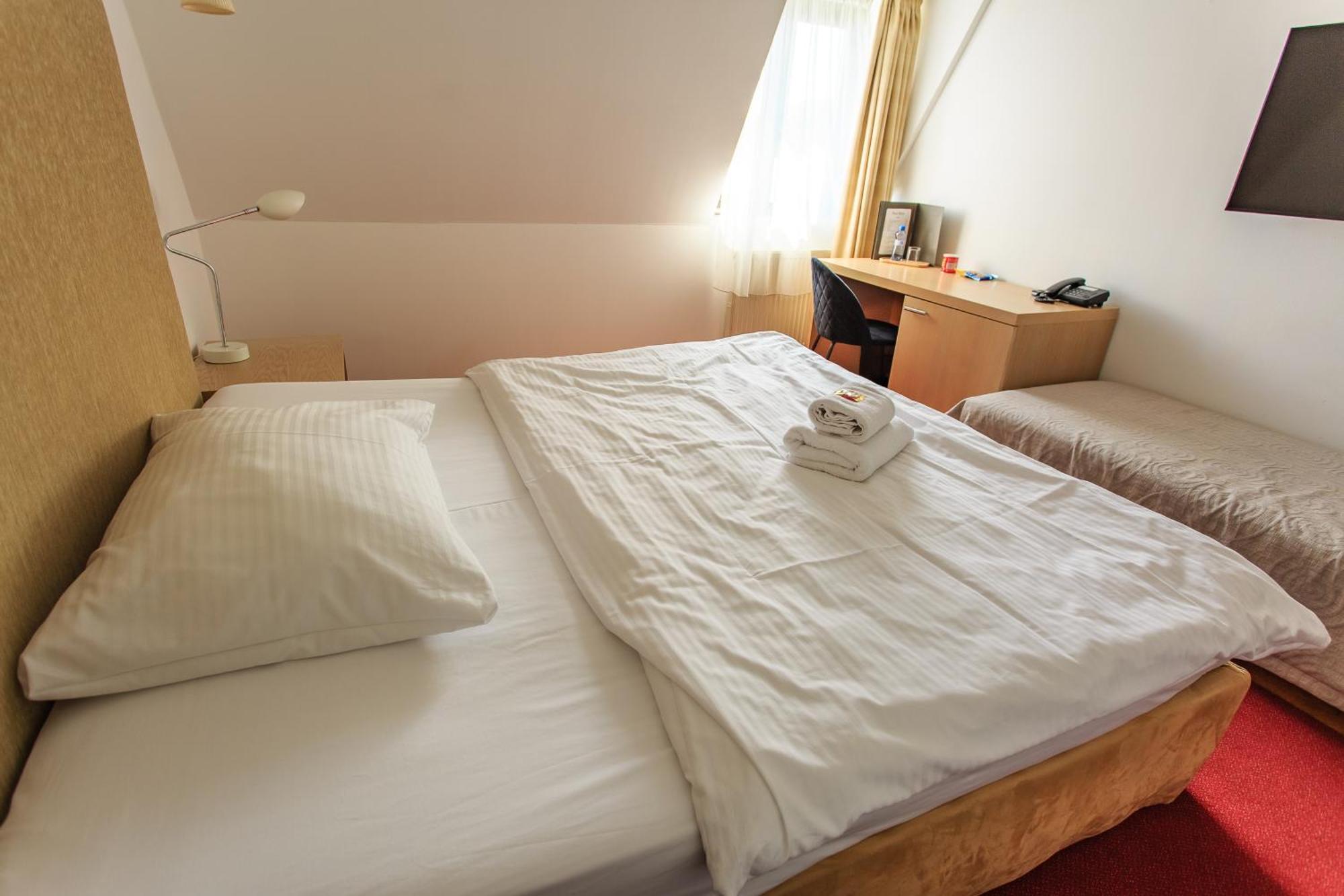 Hotel Villa Necas Жилина Экстерьер фото