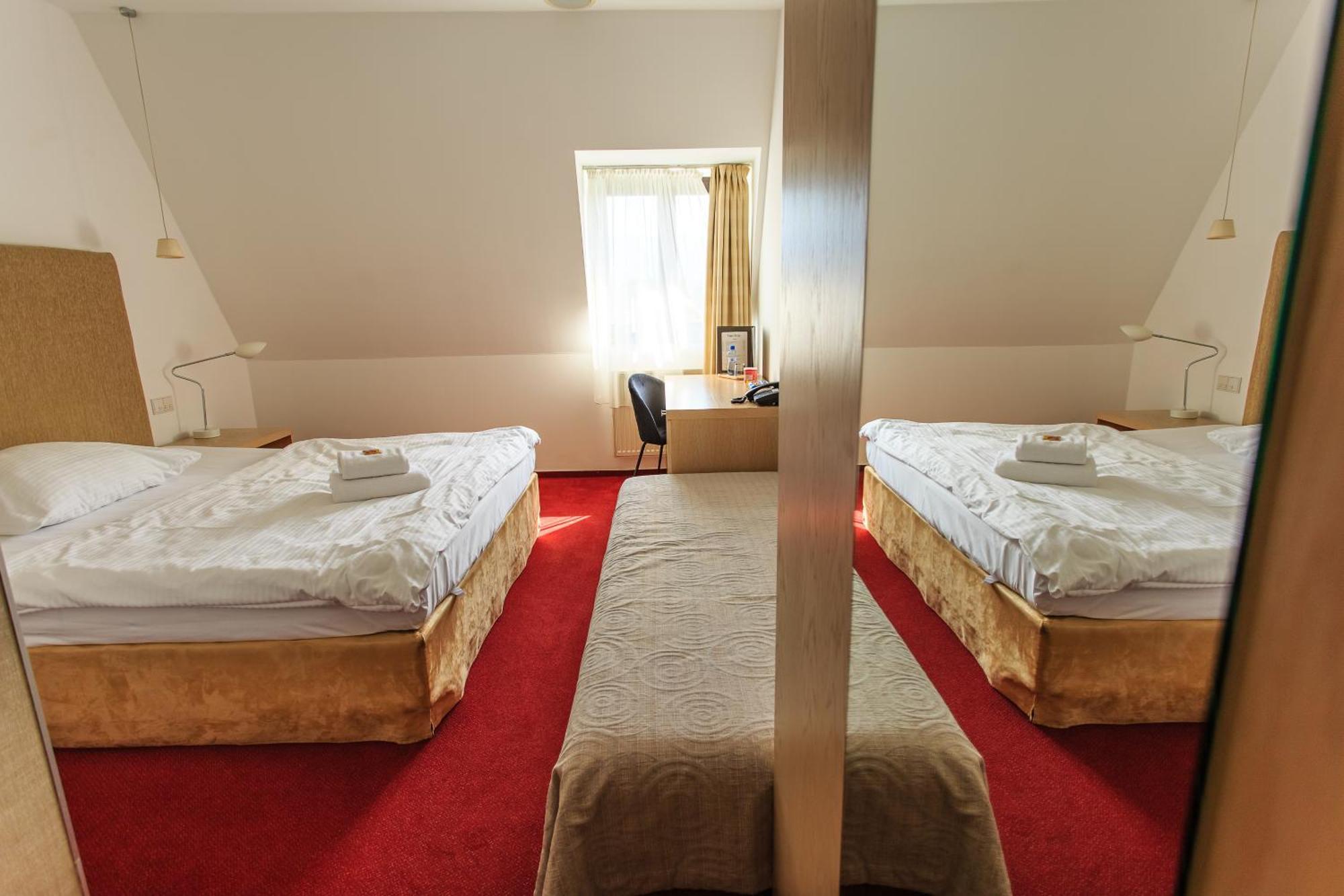 Hotel Villa Necas Жилина Экстерьер фото