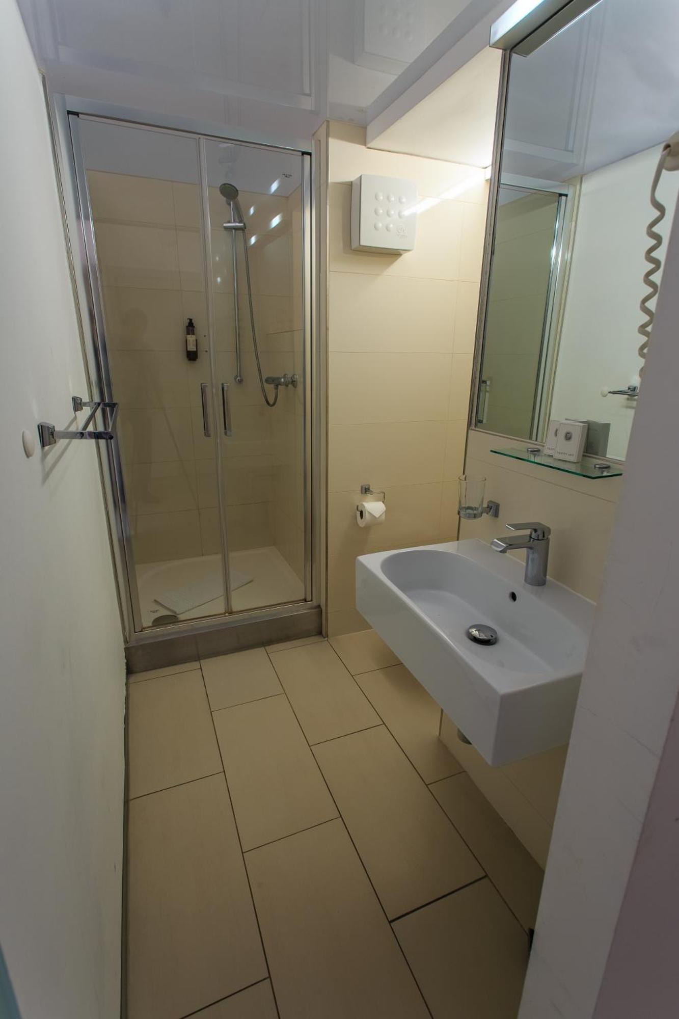 Hotel Villa Necas Жилина Экстерьер фото