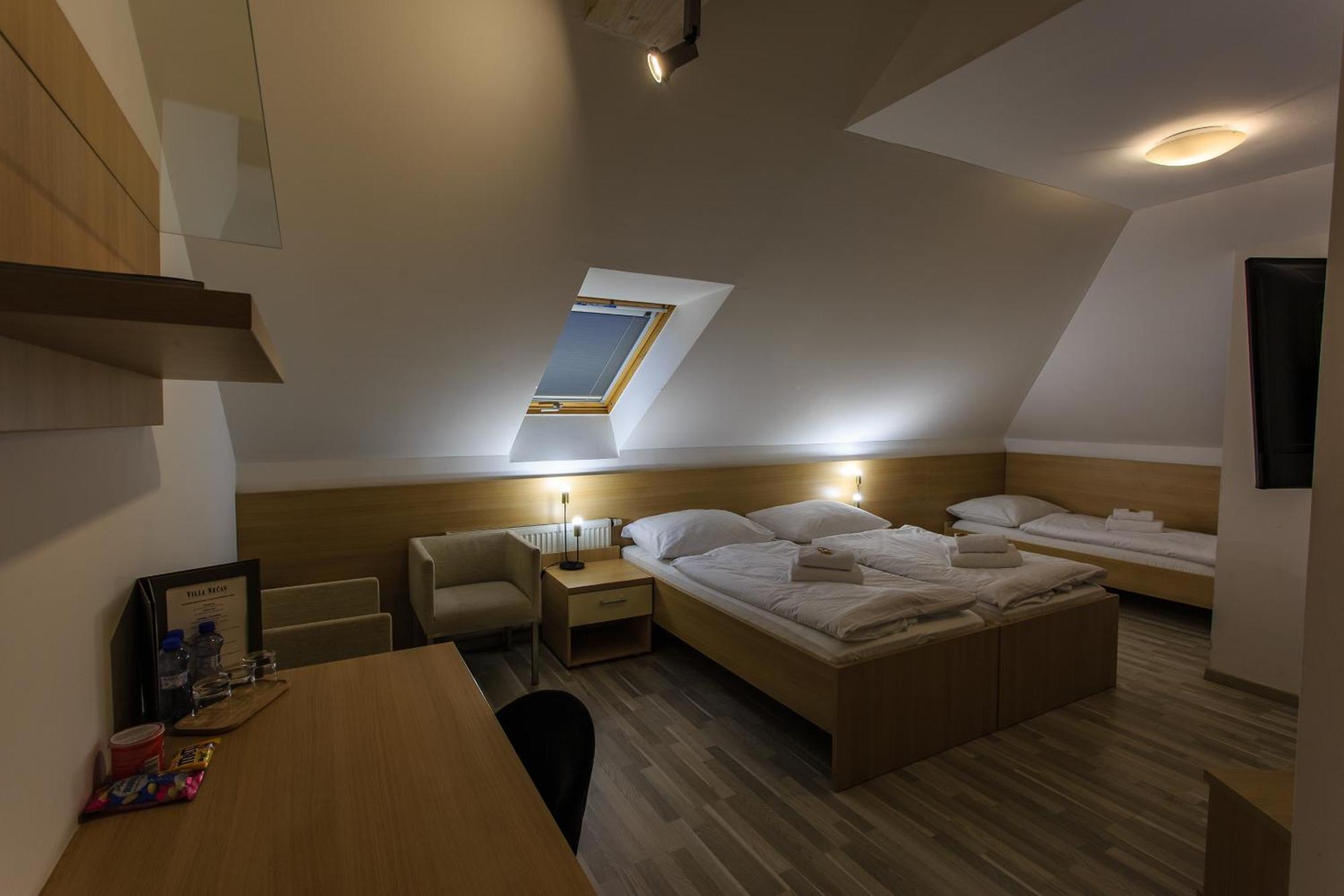 Hotel Villa Necas Жилина Экстерьер фото