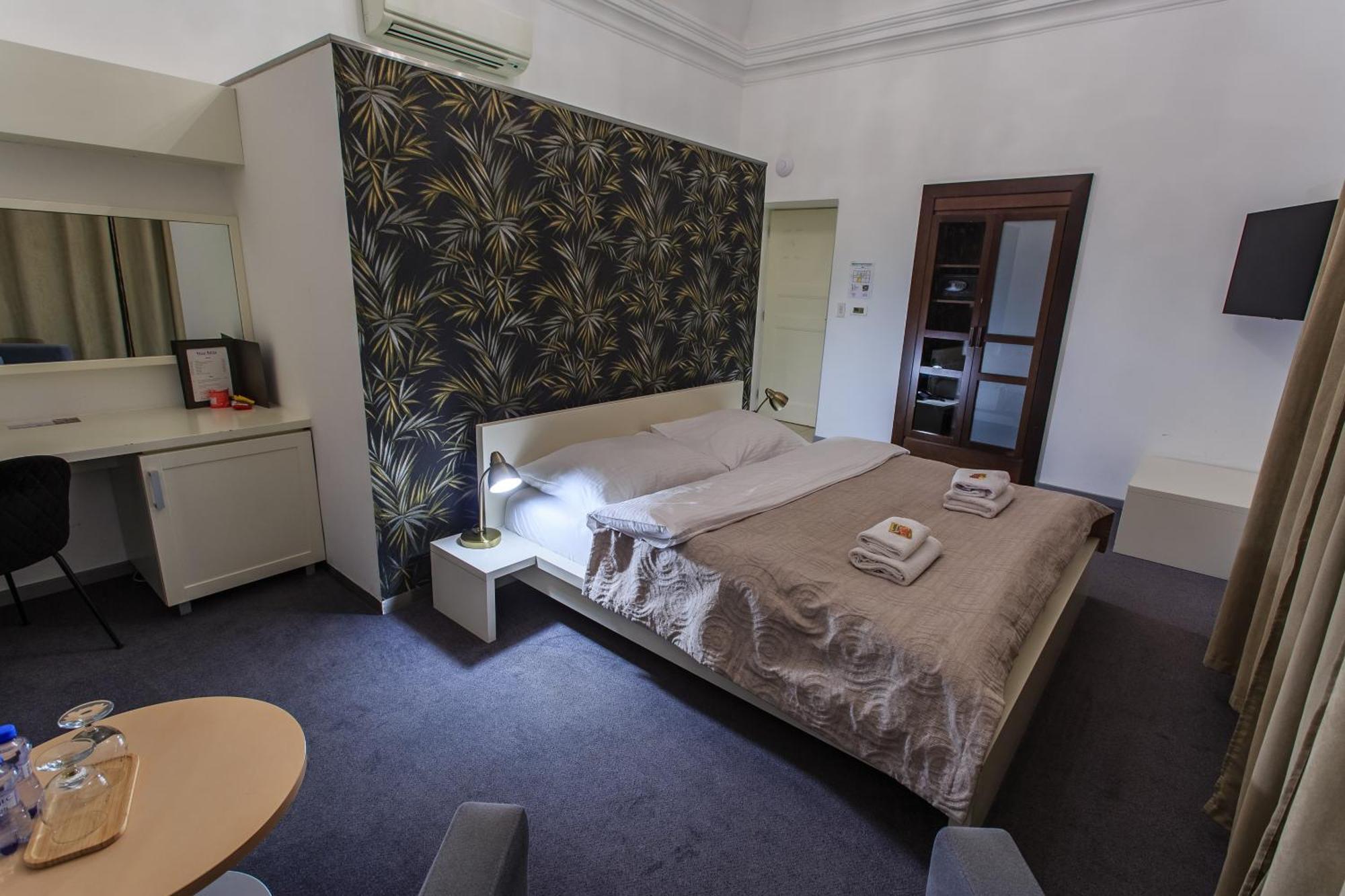 Hotel Villa Necas Жилина Экстерьер фото