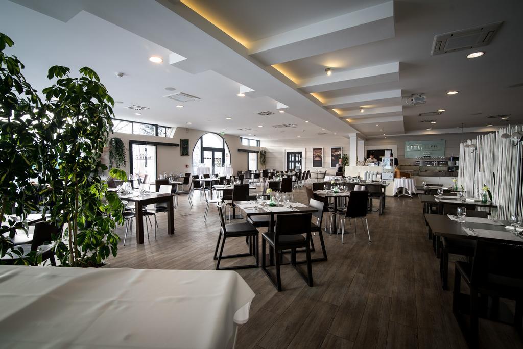 Hotel Villa Necas Жилина Экстерьер фото